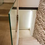 Exclusive Academy House *